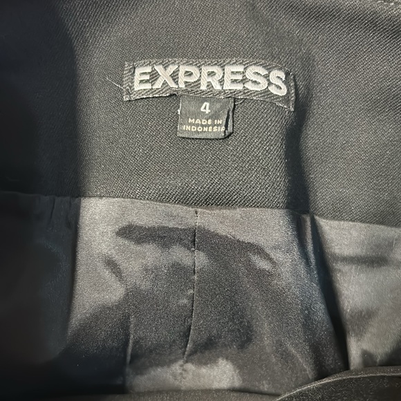 Express - Picture 4 of 10